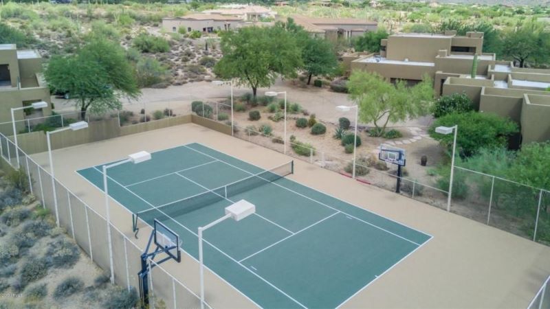 Top view of a tennis court