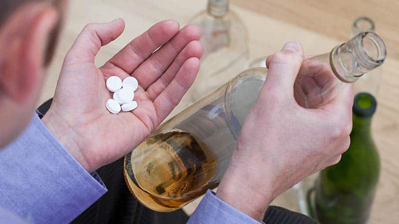 mixing melatonin and alcohol